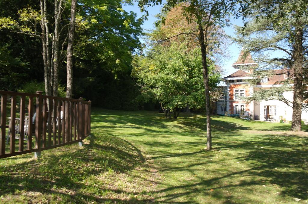 Le Chalet De Luxe Bed and Breakfast Saint-Séverin Εξωτερικό φωτογραφία