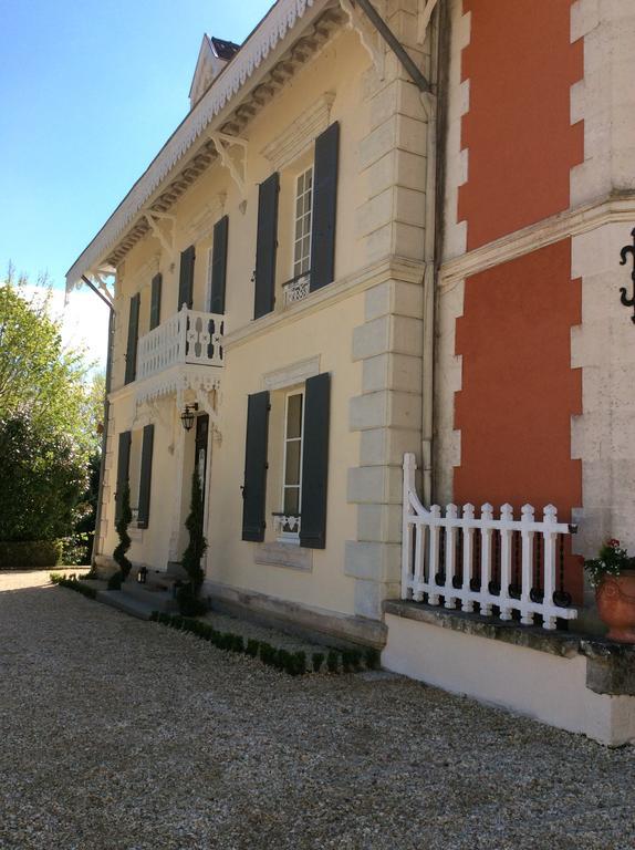 Le Chalet De Luxe Bed and Breakfast Saint-Séverin Εξωτερικό φωτογραφία