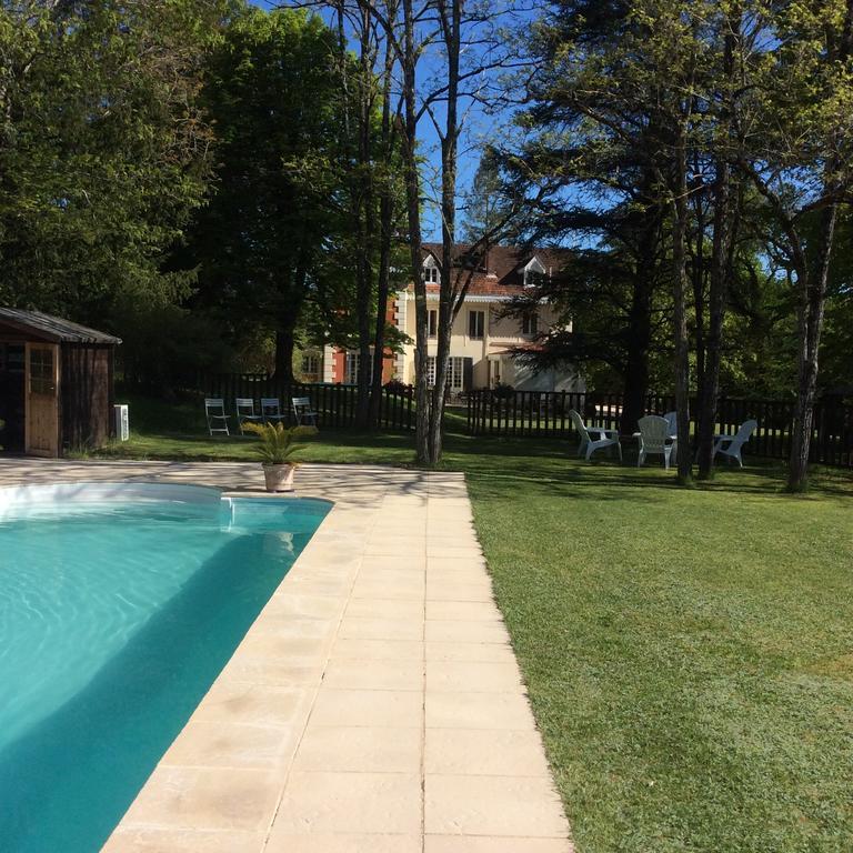 Le Chalet De Luxe Bed and Breakfast Saint-Séverin Εξωτερικό φωτογραφία